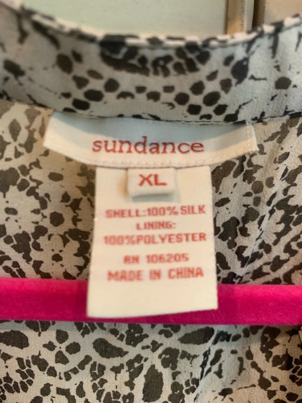 Sundance Boho Lace-Print V-Neck Women's Top in Black and White - Picture 4 of 4